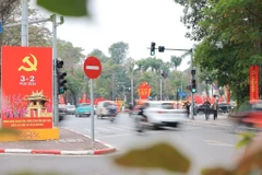 El ambiente de celebración del 96.º aniversario de la fundación del Partido se extendió por muchas calles de Hanoi. Foto: VNA