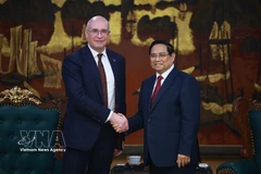 El primer ministro de Vietnam, Pham Minh Chinh, recibe al director general de la agencia rusa TASS, Andrey Kondrashov (Fuente: VNA)