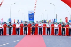 En la ca ceremonia de inauguración del nuevo puente Phong Chau (Fuente: VNA)