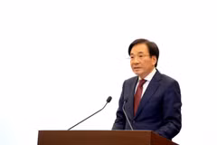 El ministro y portavoz del Gobierno, Tran Van Son, habla en la cita (Fuente: VNA)