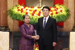 El presidente de Vietnam, Luong Cuong, recibe a Men Sam An, vicepresidenta del Partido Popular de Camboya (Fuente: VNA)
