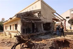 Una casa destruida por un ataque con misiles en Haniel, Israel. (Foto: Xinhua/VNA)