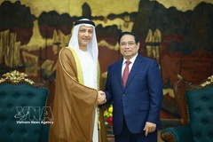 El primer ministro de Vietnam, Pham Minh Chinh y el embajador qatarí, Khalid Ali Abdullah Abel (Fuente: VNA)