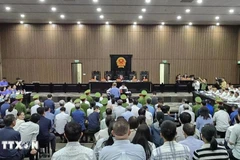 El juicio a los 41 acusados en el caso ocurrido en el grupo Phuc Son y las entidades relacionadas csigue con la fase de interrogatorios por parte de los representantes de la Fiscalía Suprema Popular (Fuente: VNA)