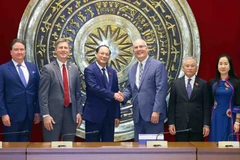 El vicepresidente de la Asamblea Nacional, Tran Quang Phuong, recibe a una delegación bipartidista de la Cámara de Representantes de EE. UU. (Fuente: VNA)