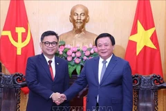 Nguyen Xuan Thang, miembro del Buró Político del Partido Comunista de Vietnam (PCV) y director de la Academia Nacional de Política Ho Chi Minh y Ace Hasan Syadzily, presidente de la LEMHANNAS (Fuente: VNA)