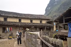  Viviendas típicas de tierra - patrimonio cultural del pueblo Mong en Ha Giang