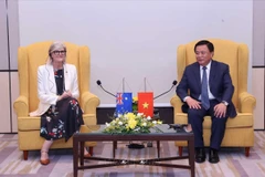 La gobernadora general de Australia, Sam Mostyn, y Nguyen Xuan Thang, miembro del Buró Político, director de la Academia Nacional de Política Ho Chi Minh y presidente del Consejo Teórico Central (Fuente: VNA)