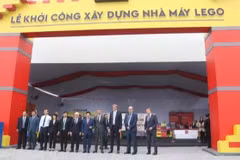 Muchas grandes corporaciones nórdicas, entre ellas Lego, han invertido fuertemente en Vietnam. La foto muestra la ceremonia de colocación de la primera piedra de una fábrica de Lego con una inversión total de más de 1300 millones de dólares en la provincia de Binh Duong. (Foto: VNA)