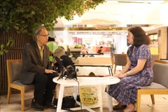 El académico tailandés Kavi Chongkittavorn en una entrevista concedida a corresponsales de la Agencia Vietnamita de Noticias (VNA) en Bangkok (Fuente: VNA)
