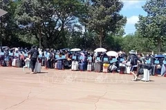 Las autoridades camboyanas entregan a 353 ciudadanos vietnamitas en la puerta fronteriza internacional de Xa Mat (Fuente: VNA)