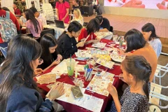 La segunda edición del Festival del Libro y la Cultura Nocturna abre sus puertas en la calle de libros Nguyen Van Binh (Fuente: VNA)