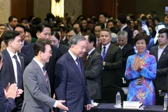 El secretario general del Comité Central del Partido Comunista de Vietnam, To Lam, y el primer ministro de la República de Corea, Kim Min-seok, asistieron al Foro Económico Vietnam-República de Corea en Seúl el 12 de agosto. (Foto: VNA)