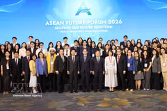 Los delegados posan para una foto grupal en la sesión de clausura. Foto: VNA.