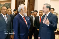El primer ministro de Timor Oriental, Kay Rala Xanana Gusmão, junto al líder vietnamita To Lam, durante una recepción el 10 de junio antes de su partida de regreso a su país. Foto: VNA