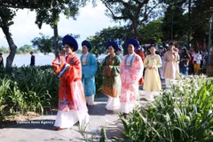 Las actividades turísticas de Hue atraen a un gran número de visitantes. Foto: VNA