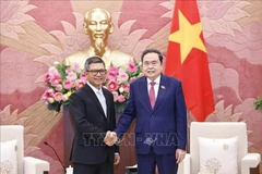 El presidente del Parlamento vietnamita, Tran Thanh Man, recibe al embajador de Indonesia, Denny Abdi (Fuente: VNA)