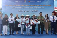 Los primeros viajeros de la nueva ruta directa Manila y la central ciudad de Da Nang (Fuente: VNA)