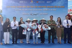 Los primeros viajeros de la nueva ruta directa Manila y la central ciudad de Da Nang (Fuente: VNA)