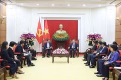 Líder partidista vietnamita recibe al presidente del Grupo Adani de la India
