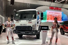 Un nuevo modelo de camión en el Salón del Automóvil de Vietnam en octubre de 2024. (Foto: VNA)