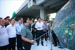 El primer ministro Pham Minh Chinh inspecciona el progreso del proyecto de la autopista Chau Doc - Can Tho - Soc Trang (Fuente: VNA)