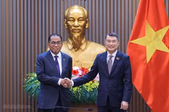 El primer ministro de Vietnam, Le Minh Hung, y el ministro de Defensa de Malasia, Mohamed Khaled bin Nordin (Fuente: baochinhphu.vn)