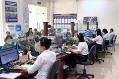 Los funcionarios y empleados públicos de la comuna de Chuyen My, en Hanoi, están dedicados a servir y facilitar la vida de la gente. Foto: VNA.