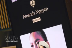 La oradora Amanda Nguyen, activista por los derechos de las mujeres y la primera mujer vietnamita-estadounidense en viajar al espacio, pronuncia un discurso. Foto: VNA