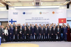 El Secretario General To Lam se reunió con algunas empresas finlandesas en Helsinki, el 21 de octubre de 2025. Foto: VNA