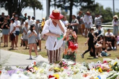 Flores en memoria de las víctimas del tiroteo en Bondi Beach, Sídney, Australia, el 15 de diciembre de 2025. Foto: VNA