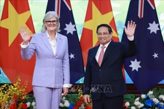 El primer ministro de Vietnam, Pham Minh Chinh, y la gobernadora general de Australia, Sam Mostyn (Fuente: VNA)