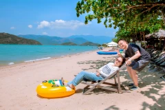 Turistas surcoreanos en una playa de Nha Trang (Fuente: VNA)