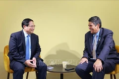 El primer ministro de Vietnam, Pham Minh Chinh (izquierda) y el presidente de Palaos, Surangel Whipps Jr. (Fuente: VNA)