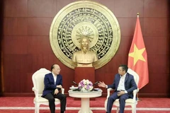 El embajador vietnamita en Beijing, Pham Thanh Binh, recibe a Liao Pinhu (Fuente: VNA)