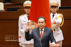 El presidente de la Asamblea Nacional, Tran Thanh Man, presta juramento. Foto: VNA.