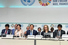 El viceprimer ministro y canciller de Vietnam, Bui Thanh Son, junto con la ministra de Protección Ambiental y Transición Verde de Croacia, Marija Vučković, copresiden la sesión (Fuente: VNA)