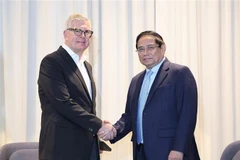 El primer ministro de Vietnam, Pham Minh Chinh (derecha) y el presidente y director ejecutivo del grupo Ericsson, Borje Ekholm (Fuente: VNA)