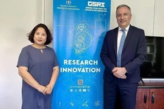 La embajadora de Vietnam en Grecia, Pham Thi Thu Huong y el viceministro griego de Investigación e Innovación, dependiente del Ministerio de Desarrollo, Stavros Kalafatis (Fuente: VNA)