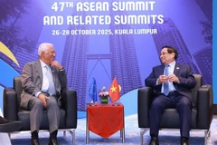 El primer ministro Pham Minh Chinh se reunió con el presidente del Consejo Europeo, Antonio Costa, en el marco de la 47.ª Cumbre de la ASEAN en Malasia. (Foto: VNA)
