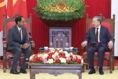 El secretario general del Partido Comunista de Vietnam, To Lam, recibe a Sandeep Bharathi, presidente del Grupo tecnológico Marvell de Estados Unidos (Fuente: VNA)