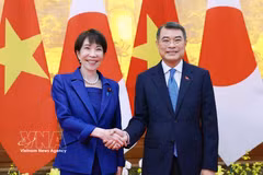 El premier Le Minh Hung y su par japonesa Takaichi Sanae (Fuente: VNA)