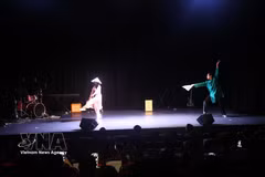 Estudiantes vietnamitas interpretan una danza en el programa artístico del Concierto VNYA 2026. Foto: VNA.