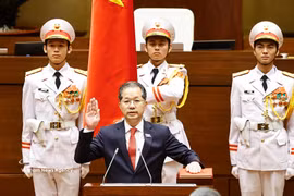 El presidente del Tribunal Supremo Popular, Nguyen Van Quang, presta juramento. Foto: VNA