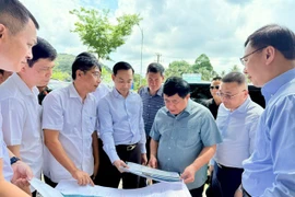 El viceprimer ministro Nguyen Chi Dung se reúne con las autoridades de la provincia de Kien Giang para avanzar en los preparativos de la Semana de Líderes Económicos de la APEC 2027 (Fuente: VNA)