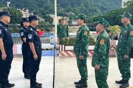 Las fuerzas de guardia fronteriza de la provincia vietnamita de Lao Cai y china de Honghe lanzan las patrullas conjuntas del año 2026 (Fuente: VNA)