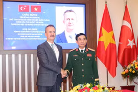 El ministro de Defensa de Vietnam, general Phan Van Giang y Haluk Gorgun, presidente de la Agencia de la Industria de Defensa de Turquía (Fuente: VNA)