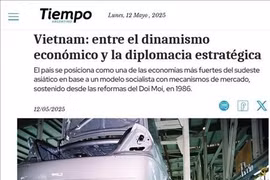 El artículo elogia el modelo de desarrollo económico de Vietnam (Fuente: VNA)