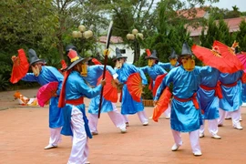 La danza folclórica vietnamita de Xuan Pha se ha convertido en la protagonista de un festival que se celebra anualmente del 10 al 12 de febrero lunar en la provincia de Thanh Hoa (Fuente: VNA)