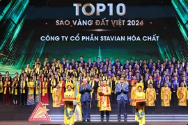 Las 200 mejores marcas comerciales recibieron el premio “Sao Vang Dat Viet- 2024” (Estrella Dorada de Vietnam) por sus contribuciones al desarrollo socioeconómico nacional (Fuente: VNA)